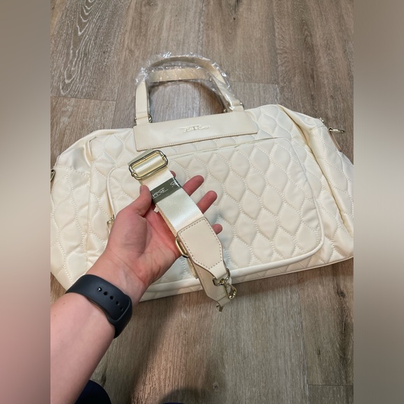 Bella Russo Cream White Quilted Weekender Duffle Bag Handbag - Picture 7 of 10